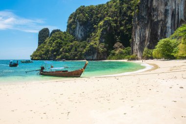 Hong Adası, Krabi, Tayland 'da uzun kuyruklu tekne. tarihi eser, hedef Güneydoğu Asya Seyahat, tatil ve tatil konsepti
