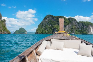 Özel uzun kuyruklu tekne gezisi, Krabi, Tayland. şehir simgesi, hedef, Asya Seyahat, tatil, seyahat şehveti ve tatil konsepti