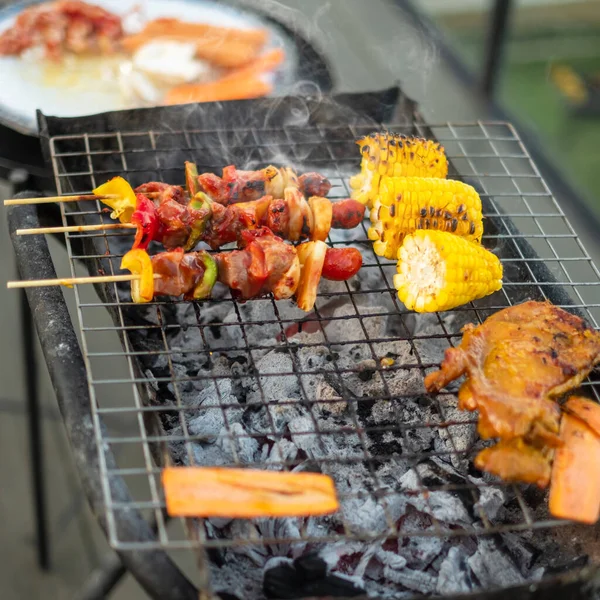 Delicious Grilled Meat Smoke Bbq Vegetables Outdoor Barbecue Party Lifestyle — Stock Photo, Image