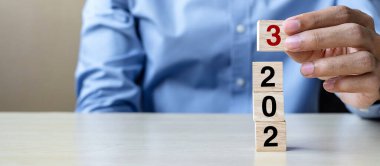 Masada 2023 numaralı blok metni var. Çözüm, strateji, plan, hedef, motivasyon, yeniden başlatma, iş ve yeni yıl tatili kavramları