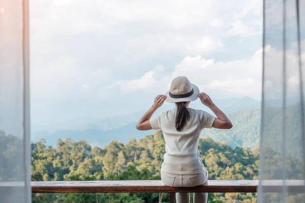 Happy Tourist Woman Relaxing Looking Mountain View Countryside Home Homestay — Stockfoto