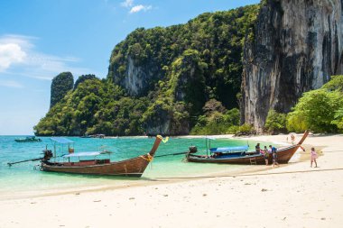 Hong Adası, Krabi, Tayland 'da uzun kuyruklu tekne. tarihi eser, hedef Güneydoğu Asya Seyahat, tatil ve tatil konsepti
