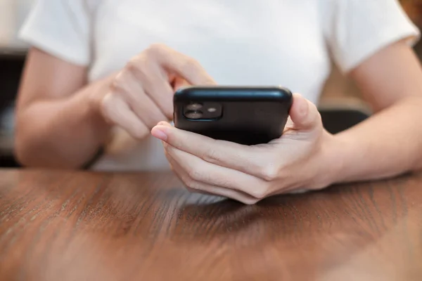 Casual Businesswoman Holding Using Smartphone Sms Messages Young Woman Typing — Foto de Stock