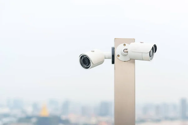 Сучасна Камера Відеоспостереження Фоні Міста Неба Концепція Спостереження Відеозапису Моніторингу — стокове фото