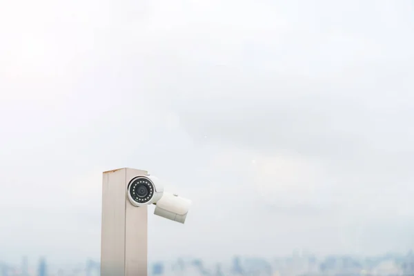 Moderne Cctv Camera Tegen Stad Lucht Achtergrond Bewakings Video Opname — Stockfoto