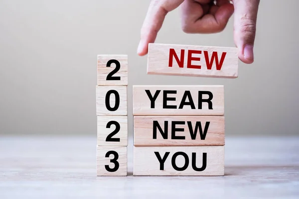 Handen Håller Träblock Med Text 2023 Nya Bordet Bakgrund Upplösning — Stockfoto