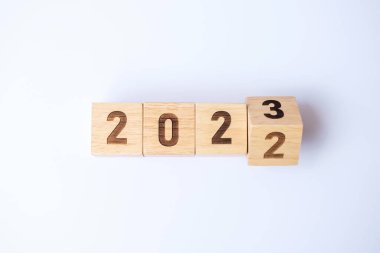 2022 'den 2023' e çevirin. hedef, çözüm, strateji, plan, motivasyon, yeniden başlatma, tahmin, değişim, geri sayım ve yeni yıl tatil kavramları