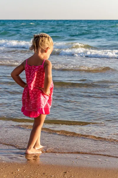 Chica en la playa —  Fotos de Stock