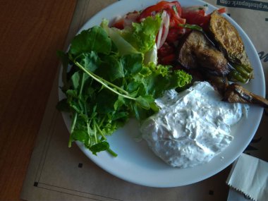 Türk mutfağından harika bir sabah kahvaltısı. Sebzeli peynir.