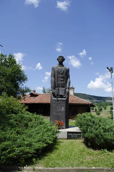 Bulgaristan 'ın kuzeyindeki eski şehir Veliko Tarnovo' nun manzarası