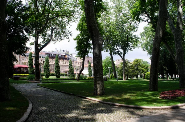 Vista Del Histórico Parque Urbano Gulhane Distrito Eminonu Estambul Palacio —  Fotos de Stock