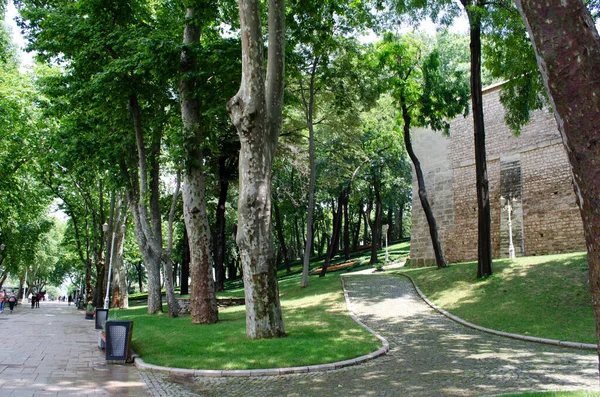 Vista Histórico Parque Gulhane Urbano Bairro Eminonu Istambul Palácio Topkapi — Fotografia de Stock