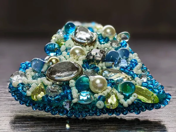 Beautiful Decorative Brooch Shape Heart Beads Beads Crystals — Stockfoto