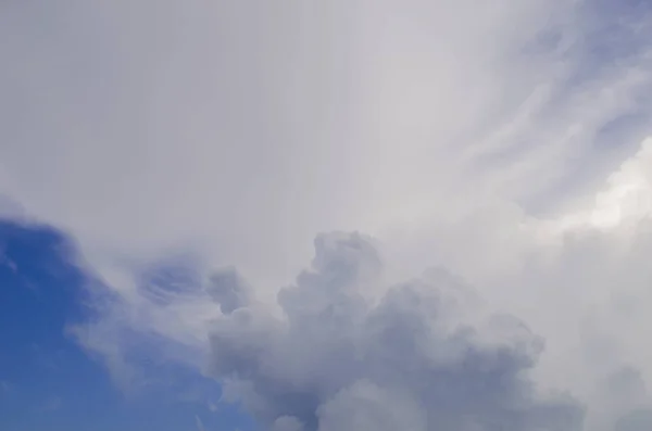 Puffy White Cloud Clear Blue Sky — 图库照片