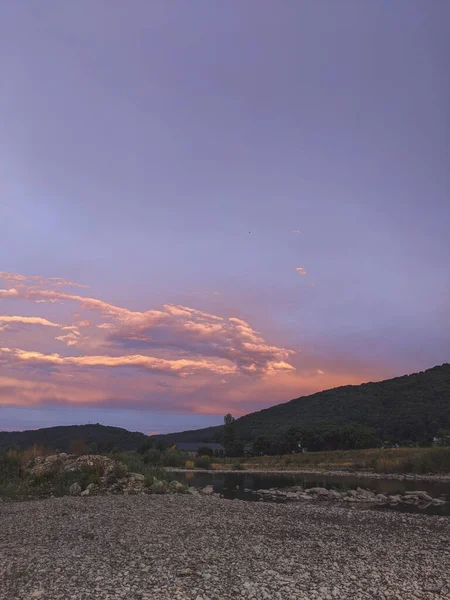 Beautiful Cloudy Sky Sunset River High Bank River Overgrown Grass — ストック写真