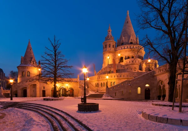 Зимняя сцена Рыбацкого бастиона в Будапеште — стоковое фото