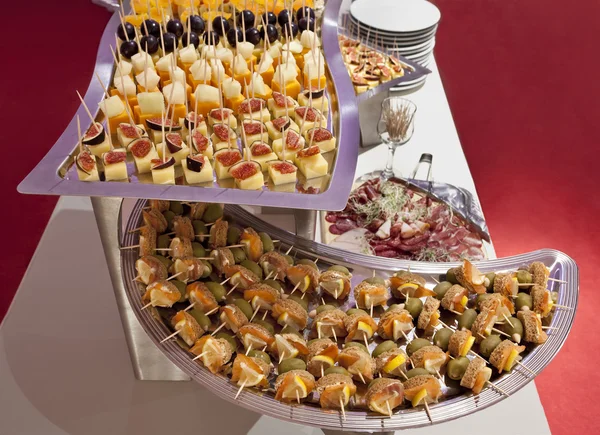 Catering pratos de pequenas mordidas — Fotografia de Stock