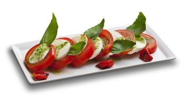 Caprese - İtalyan taze meze (domates, mozzarella, fesleğen)