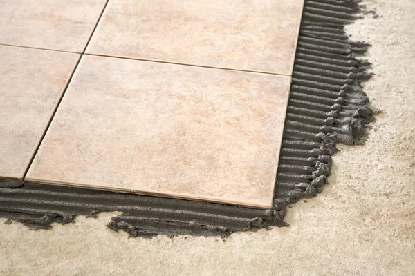 Laying floor tiles — Stock Photo, Image