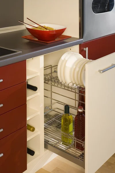 Detalle de una cocina con un cajón abierto — Foto de Stock