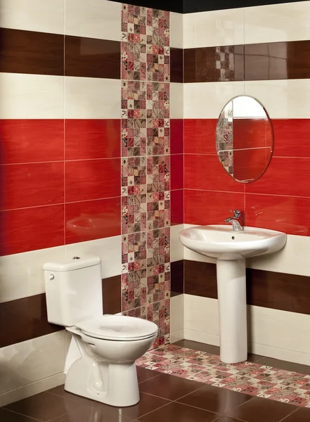 Interior de baño moderno con lavabo e inodoro — Foto de Stock