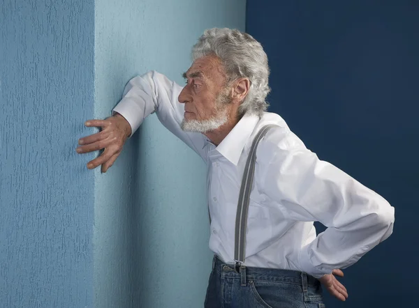 Elderly man with his hand on the wall — Stock Photo, Image