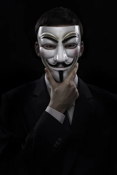 Anonym man bär en mask och kostym — Stockfoto