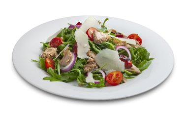 sağlıklı ton balığı salatası sebze ve parmesan