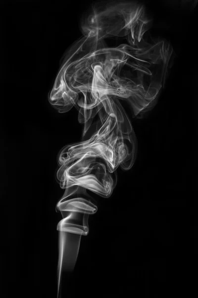 Abstracte rook geïsoleerde zwarte achtergrond — Stockfoto