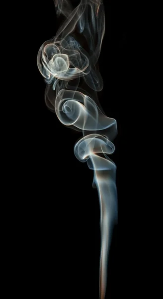 Цвет абстрактный дым изолированный черный фон — стоковое фото
