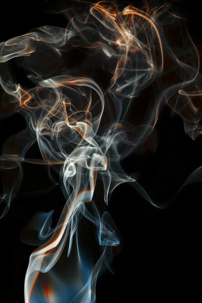 Кольоровий абстрактний дим ізольований чорний фон — стокове фото