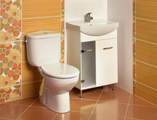 Détail d'une luxueuse salle de bain avec lavabo et WC — Photo