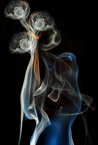 Colore astratto fumo isolato nero sfondo — Foto Stock