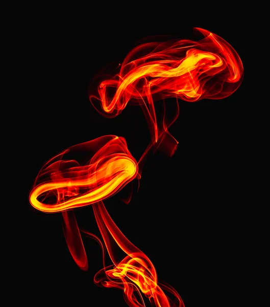 Червоний абстрактний дим ізольований на чорному фоні — стокове фото