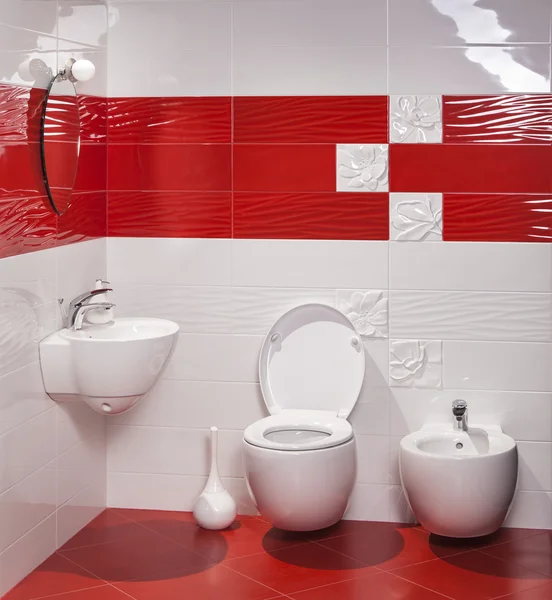 Intérieur de salle de bain moderne avec lavabo et WC et bidet — Photo