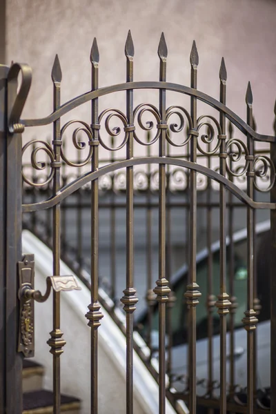 Detail van patio deuren gemaakt van smeedijzer — Stockfoto