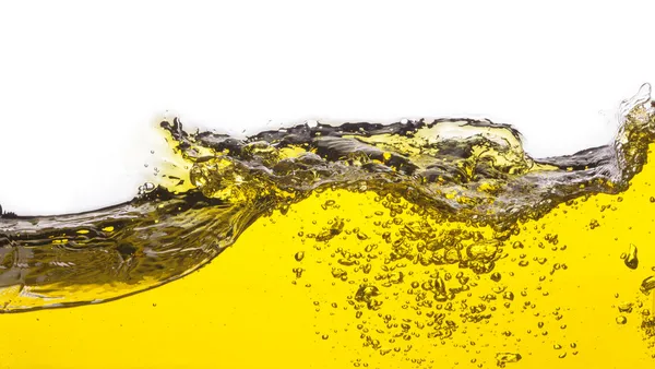 Абстрактне зображення розлитої нафти. На білому тлі . — стокове фото