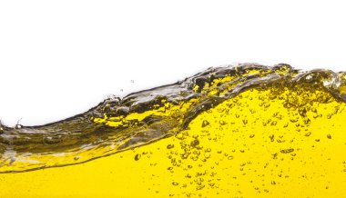 dökülen petrol soyut bir görüntü. Beyaz bir arka plan üzerinde.