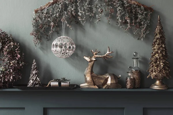 リビングルームのインテリアの棚の上のクリスマスの組成 美しい装飾だ クリスマスツリー キャンドル 光とエレガントなアクセサリー メリークリスマスとハッピーホリデー テンプレート — ストック写真