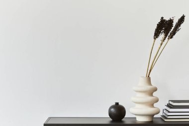 Fotokopi alanı, metal raf, bitkiler ve kişisel aksesuarları olan yaratıcı oda iç tasarımı. Siyah ve beyaz konsept. Şablon.