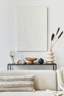 Konforlu oturma odasının yaratıcı kompozisyonu. Yapı boyası, köşe koltuğu, sehpa, tekstil ve kişisel aksesuarlar. İskandinav klasiği. Şablon,