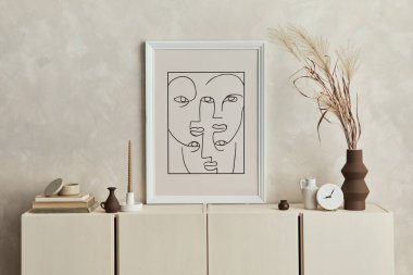 Poster çerçevesi, klozet ve kişisel aksesuarlarla oturma odasının şık iç tasarımı. Modern tarz. Şablon.