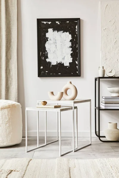 舒适客厅室内设计的创意构图 附有模拟画框 咖啡桌 梳妆台和个人配饰 现代古典风格 — 图库照片