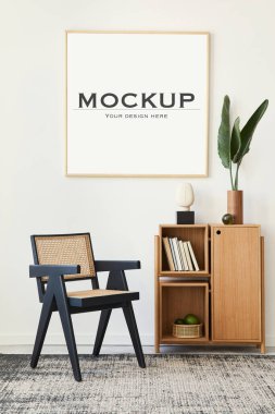 İç dekorasyonun modern kompozisyonu siyah koltuk, ahşap kitaplık vazoda, vazoda tropikal yaprak, kitap, halı, dekorasyon ve duvarda soyut boya. Şablon.