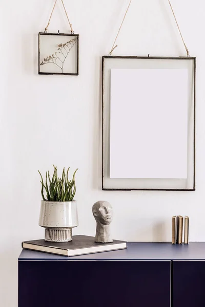 Interior Elegante Sala Estar Com Molduras Cartaz Simulado Azul Marinho — Fotografia de Stock
