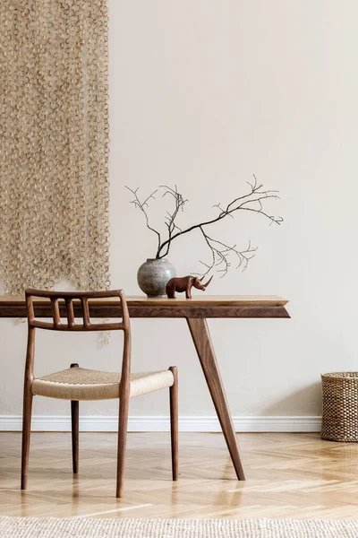 Elegante Beige Interior Del Comedor Con Mesa Sillas Madera Diseño — Foto de Stock