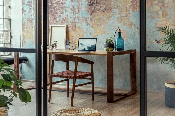 Stijlvol Interieur Van Kantoorruimte Loft Appartement Met Houten Bureau Stoel — Stockfoto