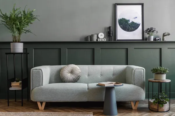 Stijlvol Interieur Van Woonkamer Een Gezellig Appartement Met Stijlvolle Bank — Stockfoto