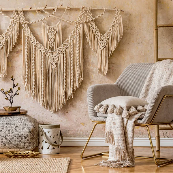 Interieur Van Oosterse Woonkamer Met Moderne Fauteuil Macrame Houten Ladder — Stockfoto