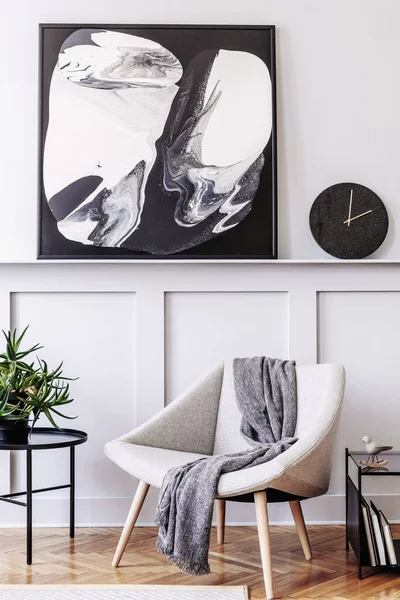 Elegante Composición Con Sofá Pintura Moderna Mesa Centro Elegantes Accesorios — Foto de Stock